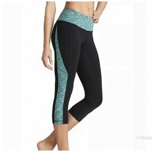 Athleta Splits Revelation Capri Yoga Pants